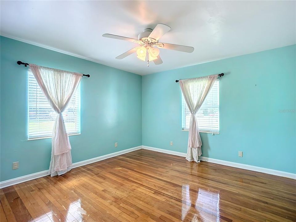 For Sale: $245,900 (2 beds, 1 baths, 1426 Square Feet)