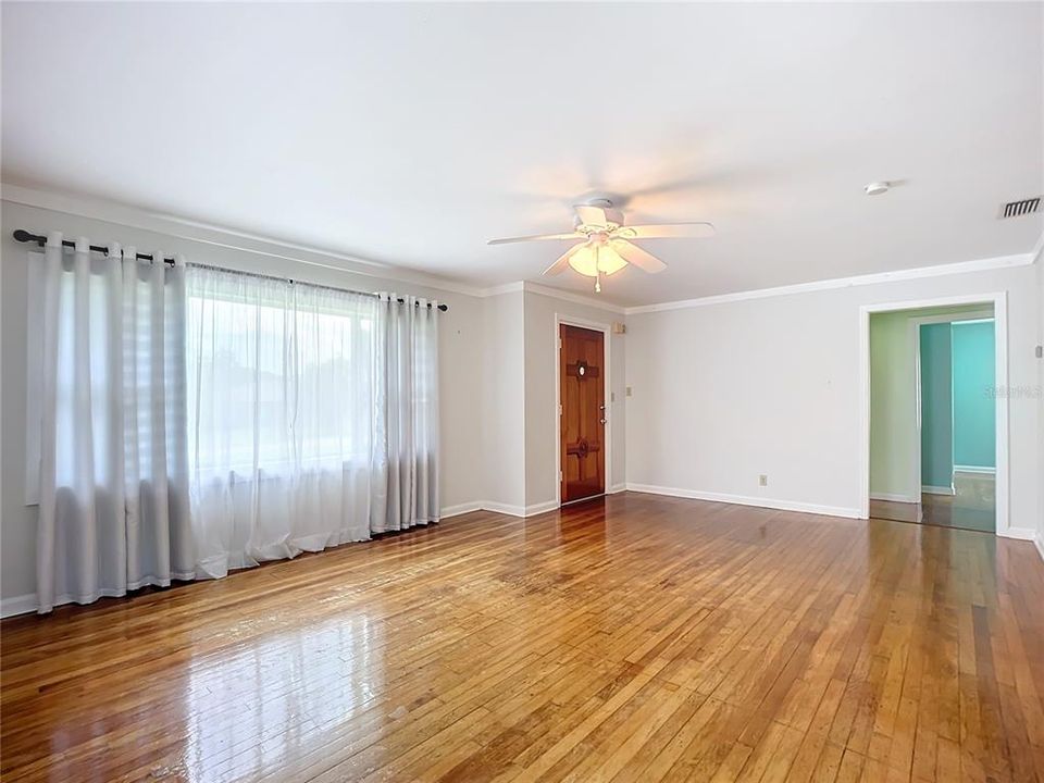 For Sale: $245,900 (2 beds, 1 baths, 1426 Square Feet)