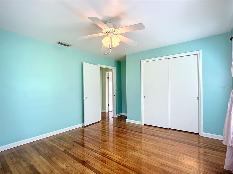 For Sale: $245,900 (2 beds, 1 baths, 1426 Square Feet)