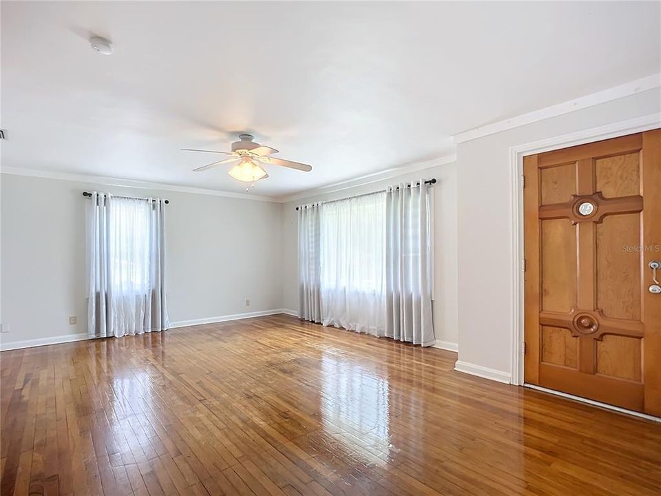 For Sale: $245,900 (2 beds, 1 baths, 1426 Square Feet)