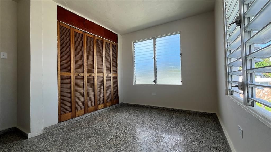 Activo con contrato: $280,000 (6 camas, 2 baños, 1720 Pies cuadrados)