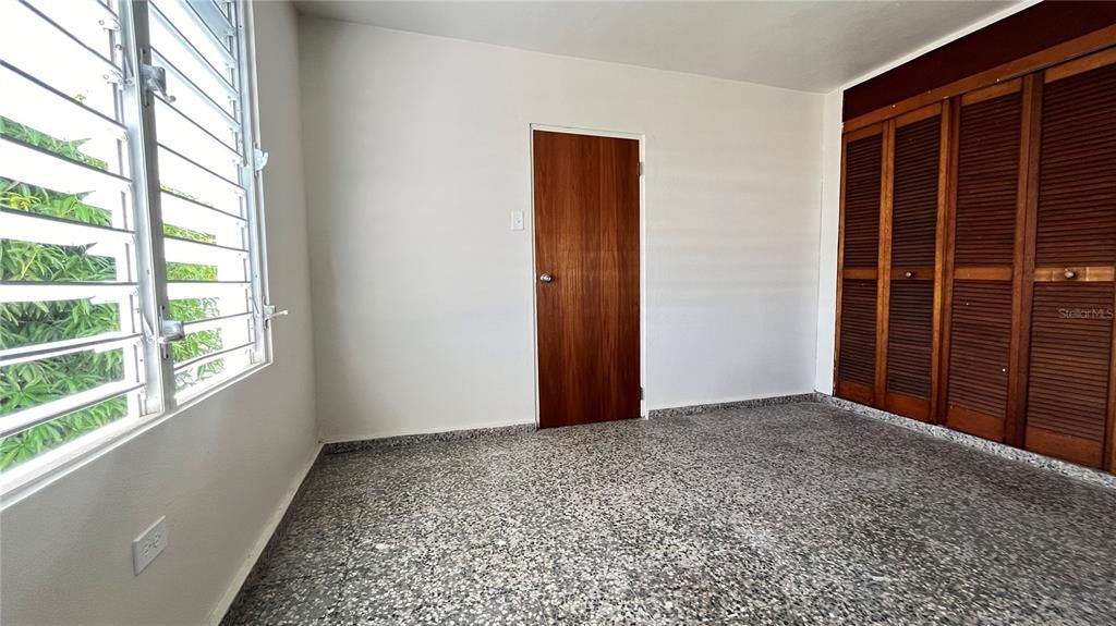 Activo con contrato: $280,000 (6 camas, 2 baños, 1720 Pies cuadrados)