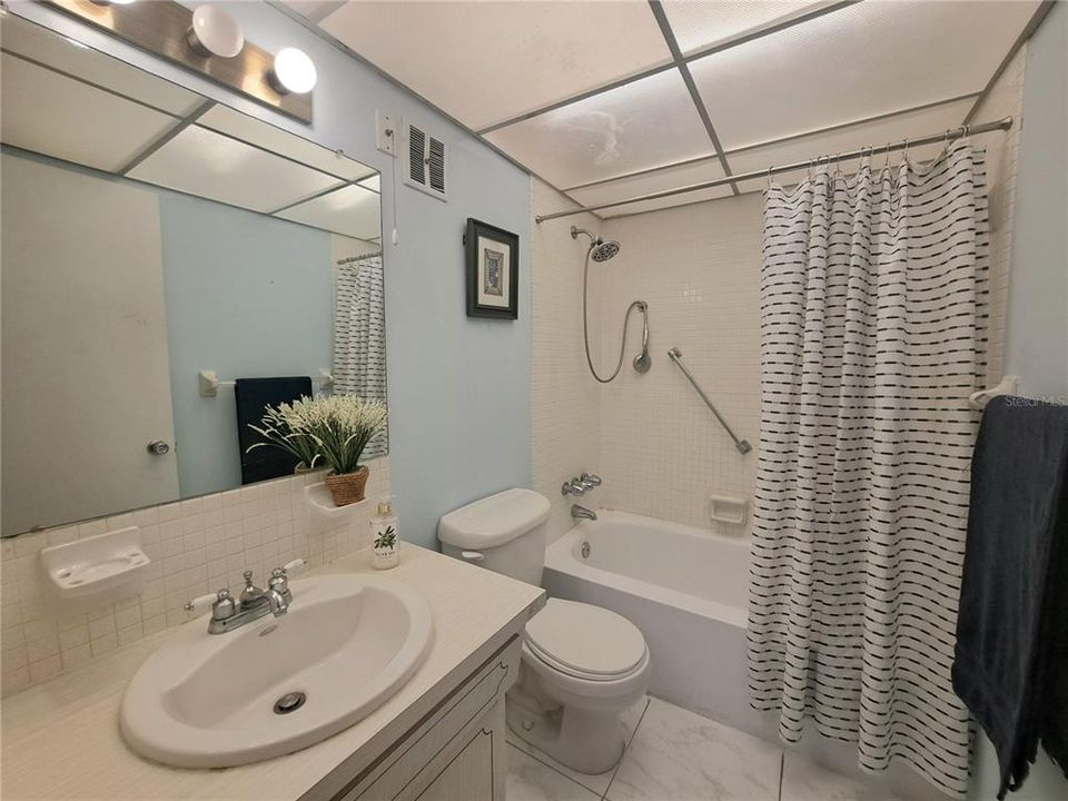 For Sale: $75,000 (1 beds, 1 baths, 605 Square Feet)