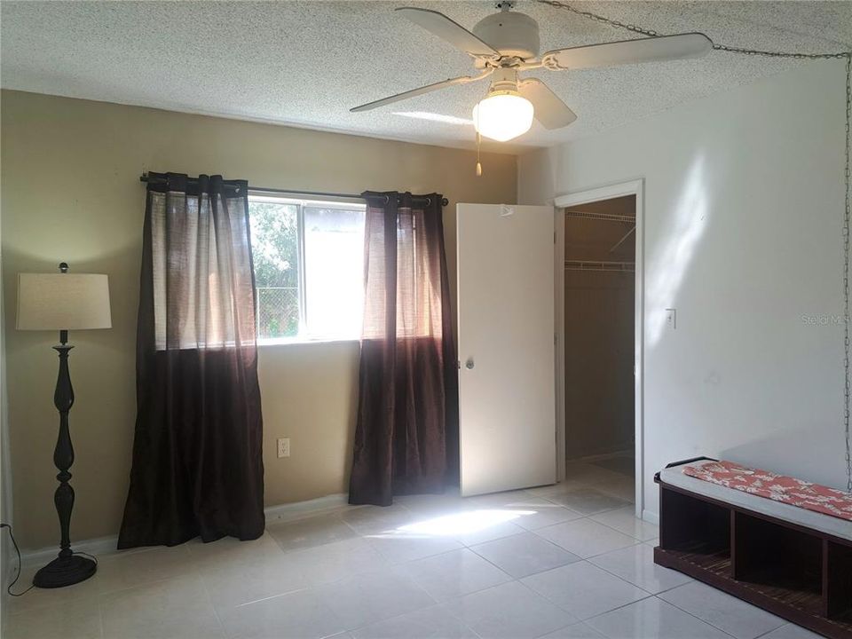 For Sale: $75,000 (1 beds, 1 baths, 605 Square Feet)