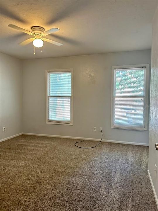 For Rent: $1,175 (2 beds, 1 baths, 960 Square Feet)