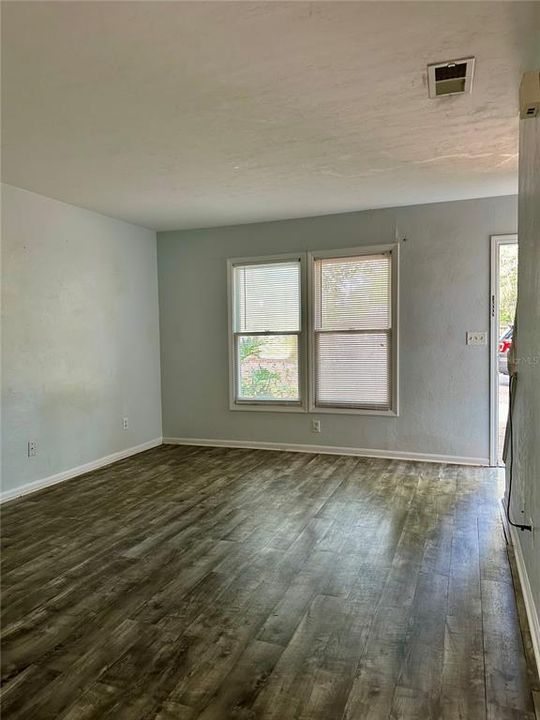 For Rent: $1,175 (2 beds, 1 baths, 960 Square Feet)