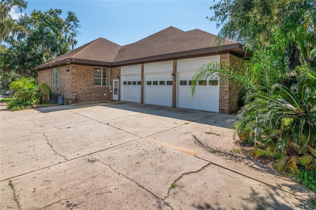 Ext Side Garage View