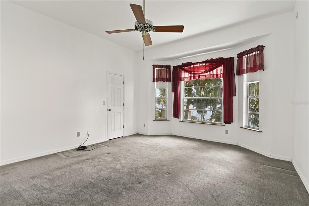 2nd Bedroom With Lakeview Sitting Area