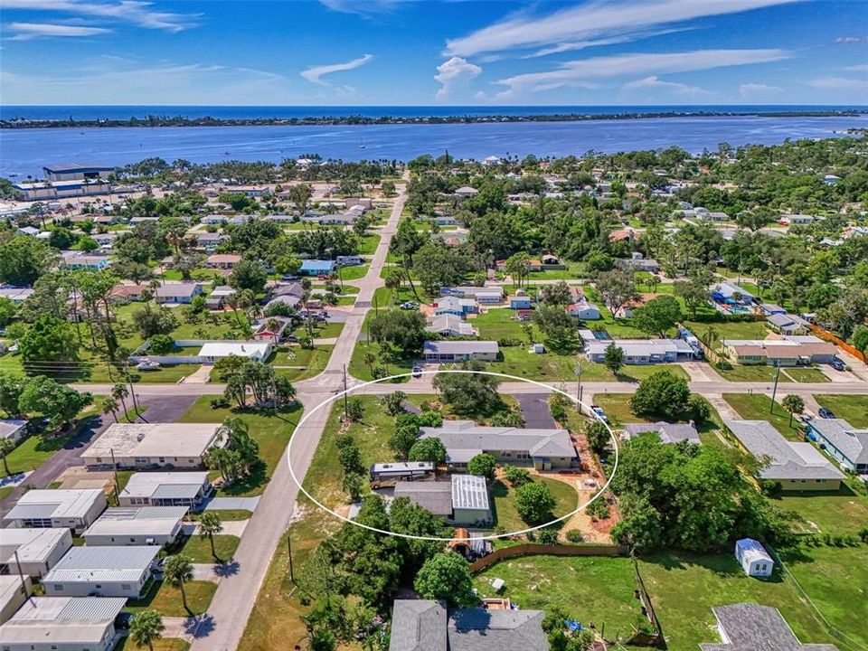 Overhead picture of this beautiful home in sunny Florida.