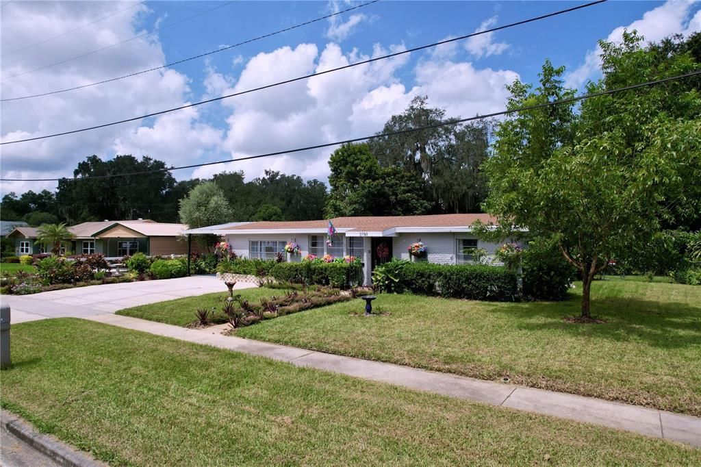 For Sale: $410,000 (4 beds, 2 baths, 1956 Square Feet)