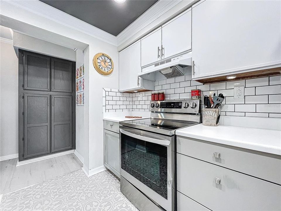 For Sale: $410,000 (4 beds, 2 baths, 1956 Square Feet)