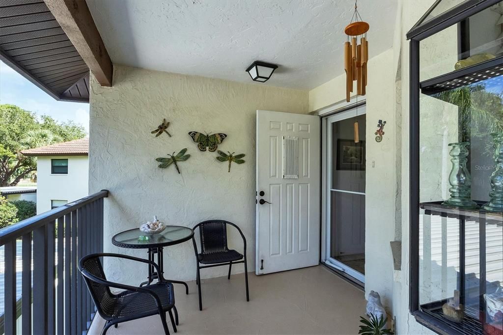 For Sale: $274,900 (2 beds, 2 baths, 1112 Square Feet)