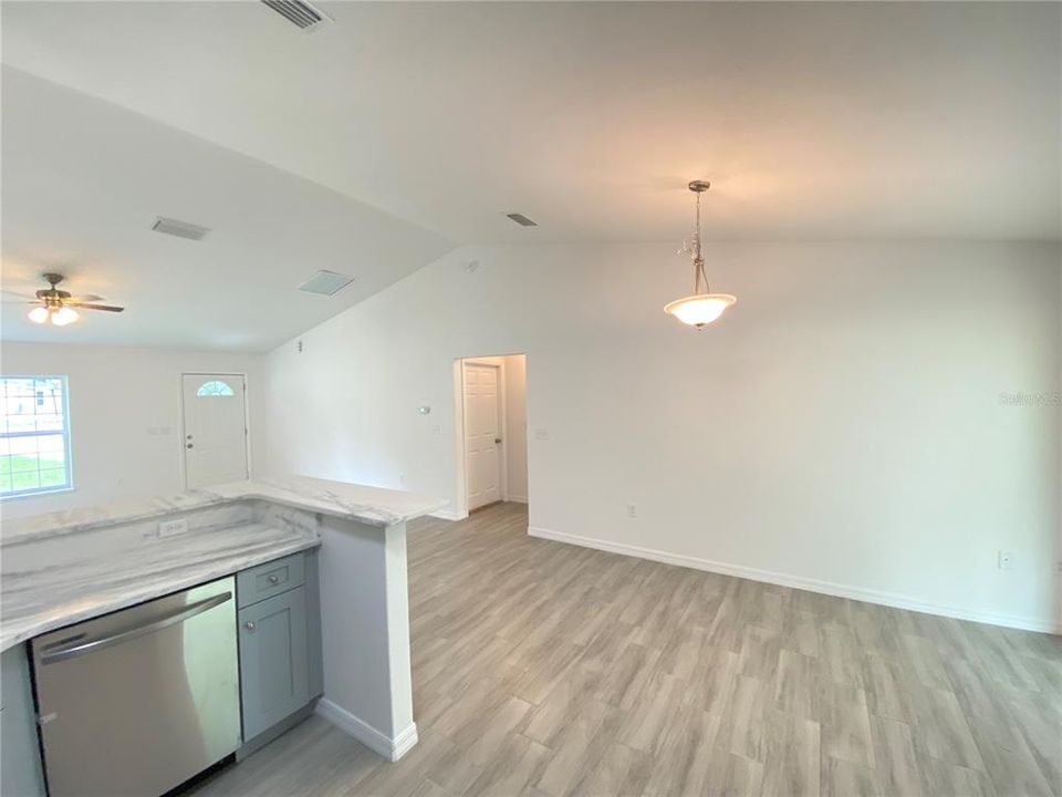 For Rent: $1,700 (3 beds, 2 baths, 1278 Square Feet)