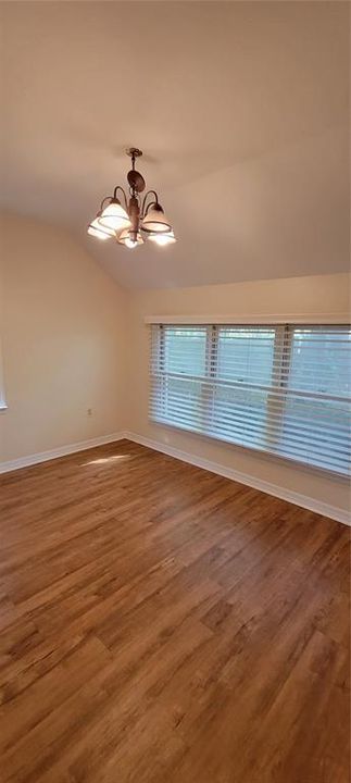 For Rent: $2,100 (3 beds, 2 baths, 1974 Square Feet)