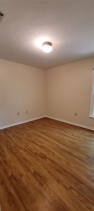 For Rent: $2,100 (3 beds, 2 baths, 1974 Square Feet)