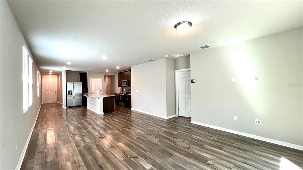 For Sale: $428,800 (4 beds, 2 baths, 1678 Square Feet)