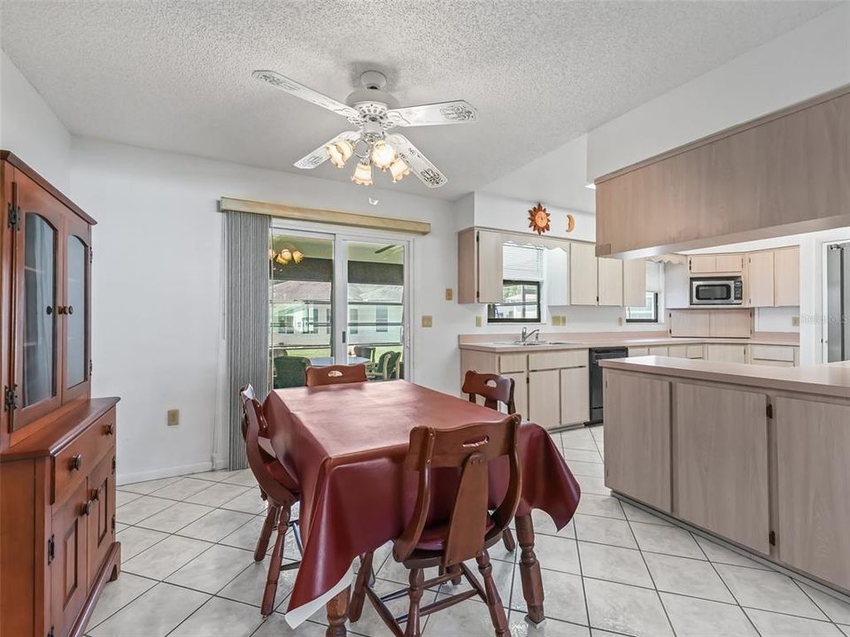 For Sale: $239,900 (2 beds, 2 baths, 1294 Square Feet)