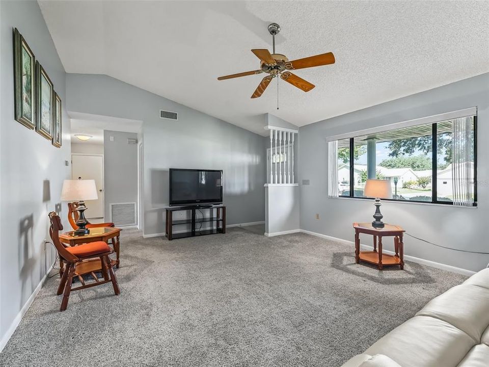 For Sale: $239,900 (2 beds, 2 baths, 1294 Square Feet)