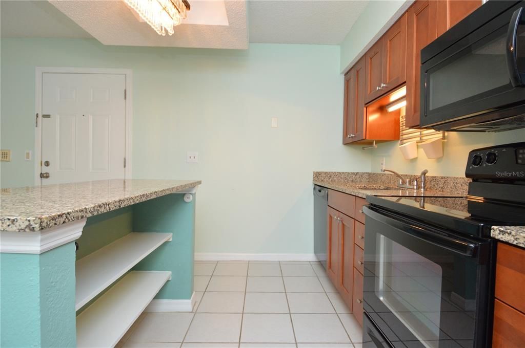 Active With Contract: $1,365 (1 beds, 1 baths, 500 Square Feet)