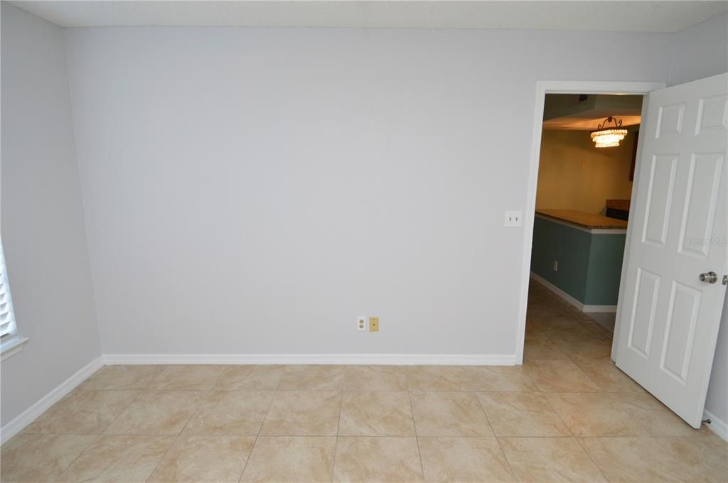 Active With Contract: $1,365 (1 beds, 1 baths, 500 Square Feet)