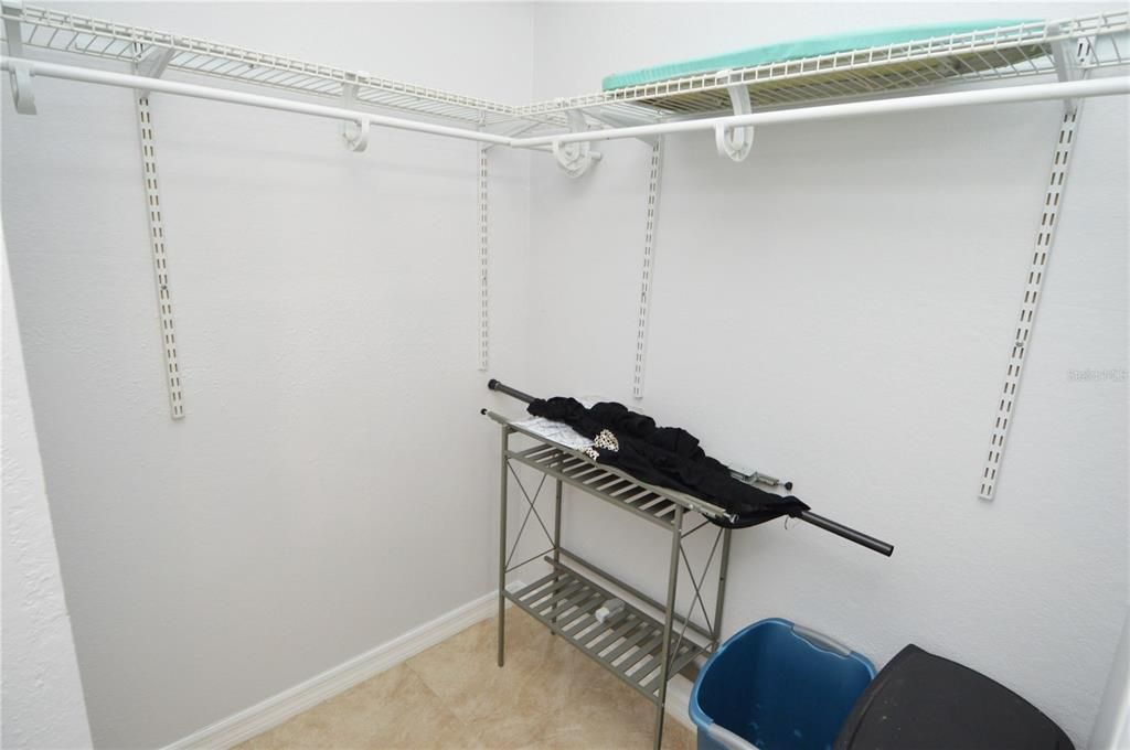 Active With Contract: $1,365 (1 beds, 1 baths, 500 Square Feet)