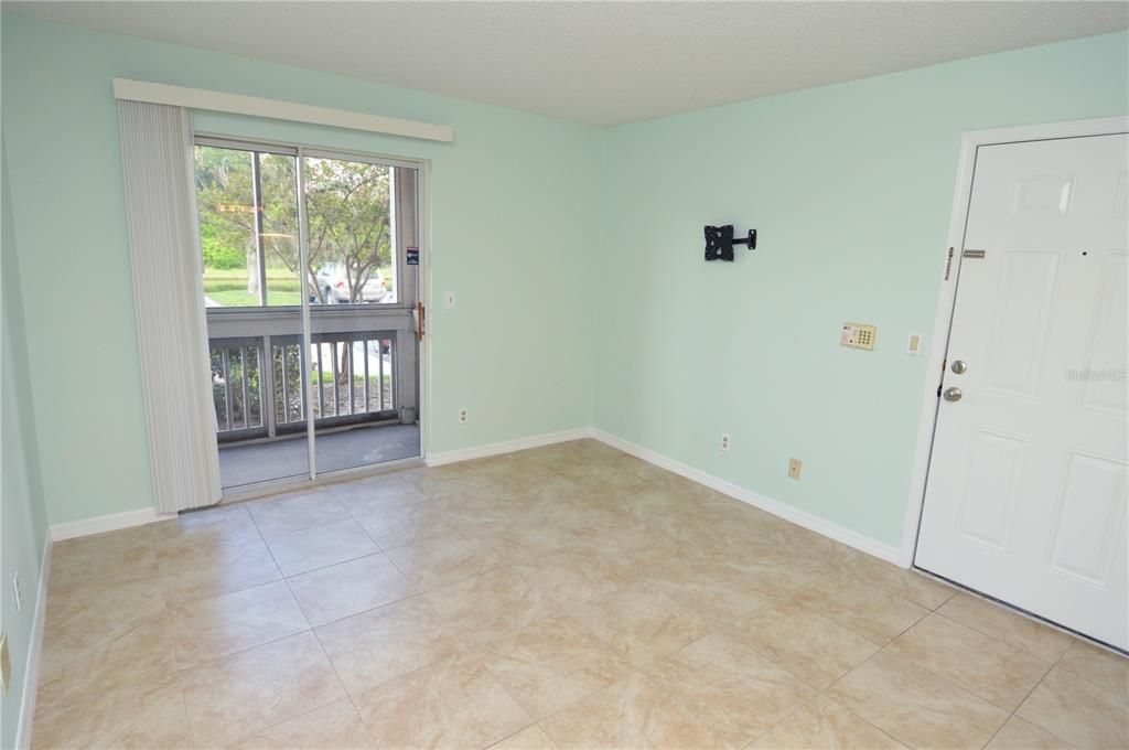 Active With Contract: $1,365 (1 beds, 1 baths, 500 Square Feet)