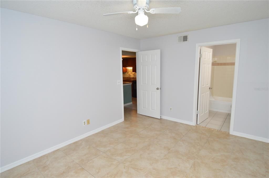 Active With Contract: $1,365 (1 beds, 1 baths, 500 Square Feet)