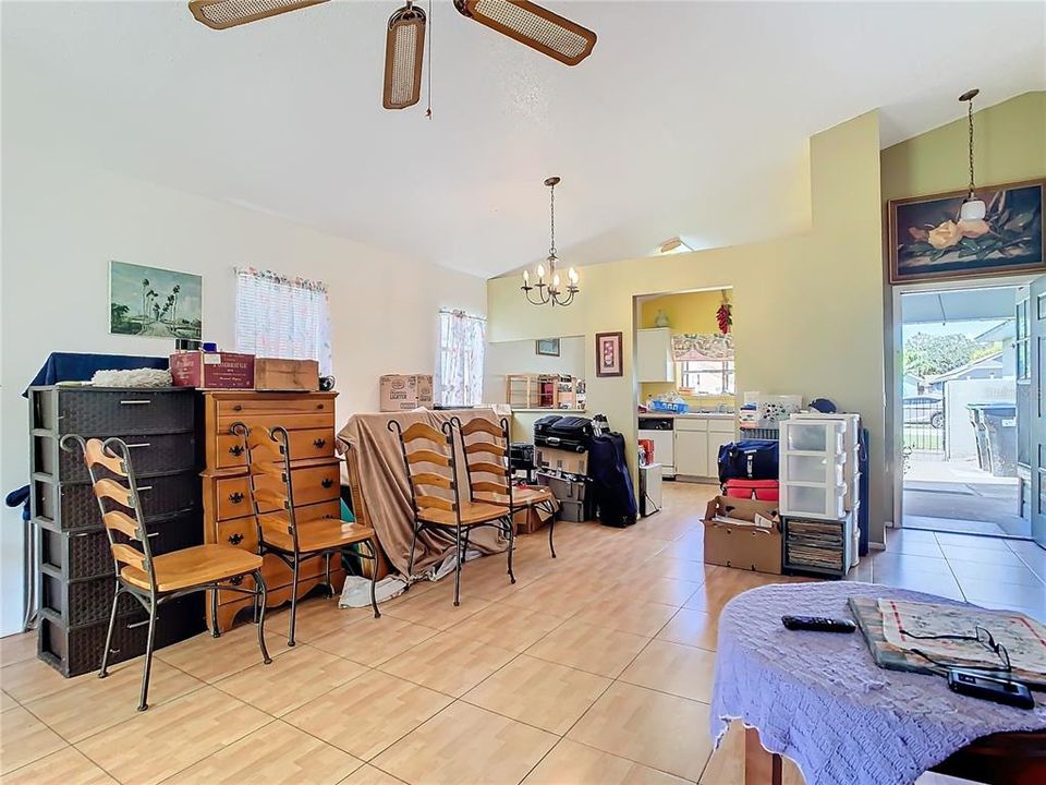 For Sale: $300,000 (3 beds, 2 baths, 1191 Square Feet)