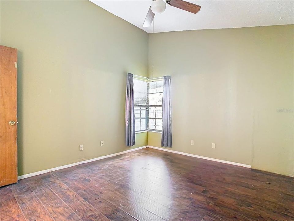 For Sale: $300,000 (3 beds, 2 baths, 1191 Square Feet)