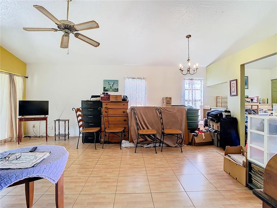 For Sale: $300,000 (3 beds, 2 baths, 1191 Square Feet)