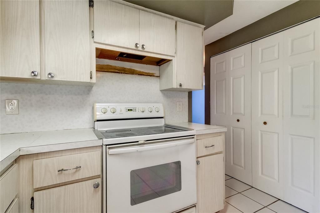 Active With Contract: $150,000 (2 beds, 1 baths, 1030 Square Feet)