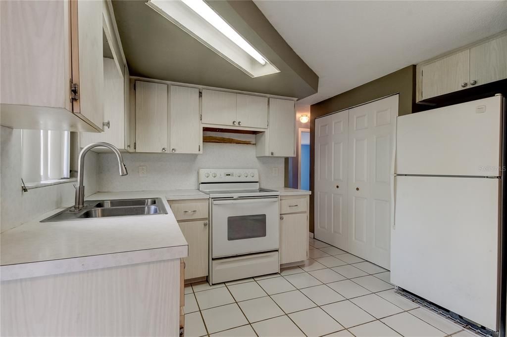 Active With Contract: $150,000 (2 beds, 1 baths, 1030 Square Feet)