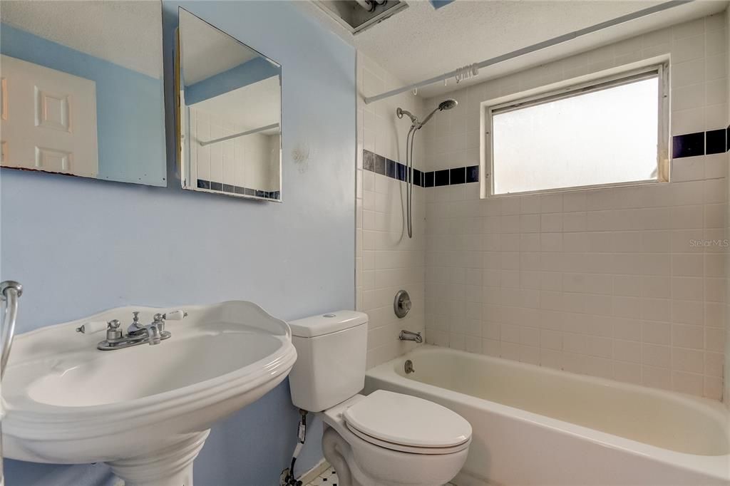 Active With Contract: $150,000 (2 beds, 1 baths, 1030 Square Feet)