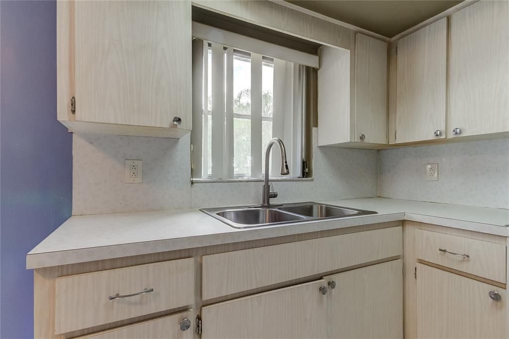 Active With Contract: $150,000 (2 beds, 1 baths, 1030 Square Feet)