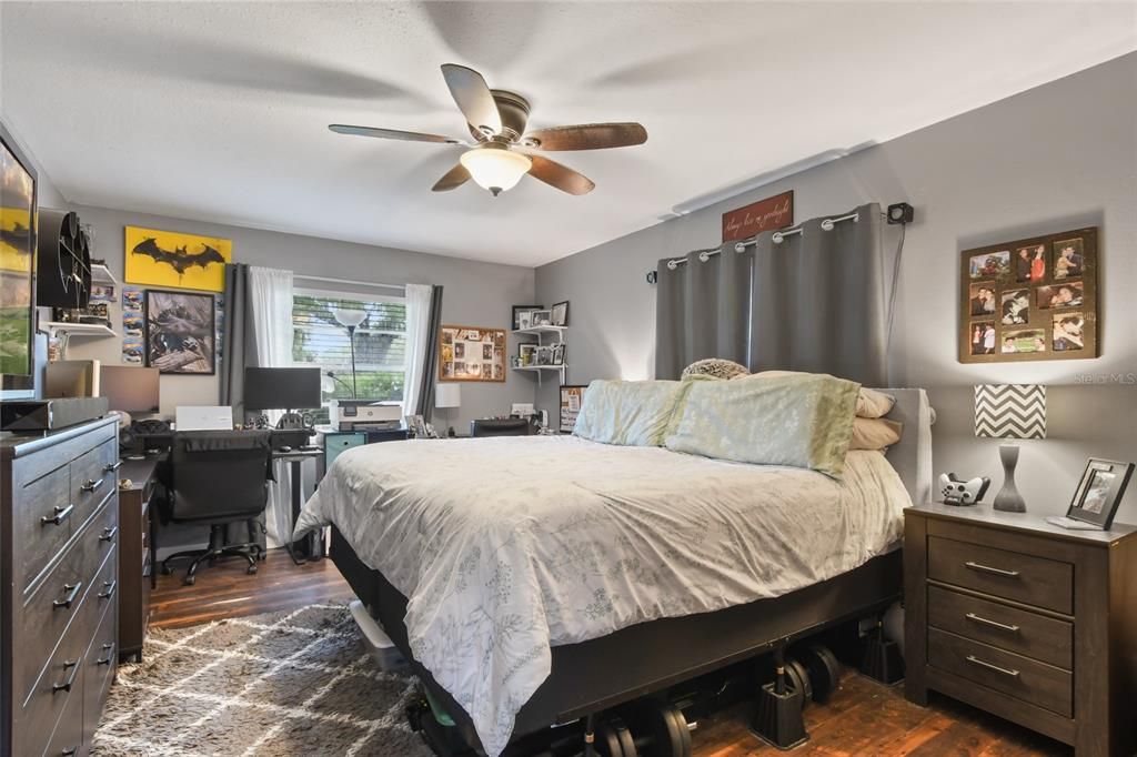 Active With Contract: $245,000 (2 beds, 1 baths, 1000 Square Feet)