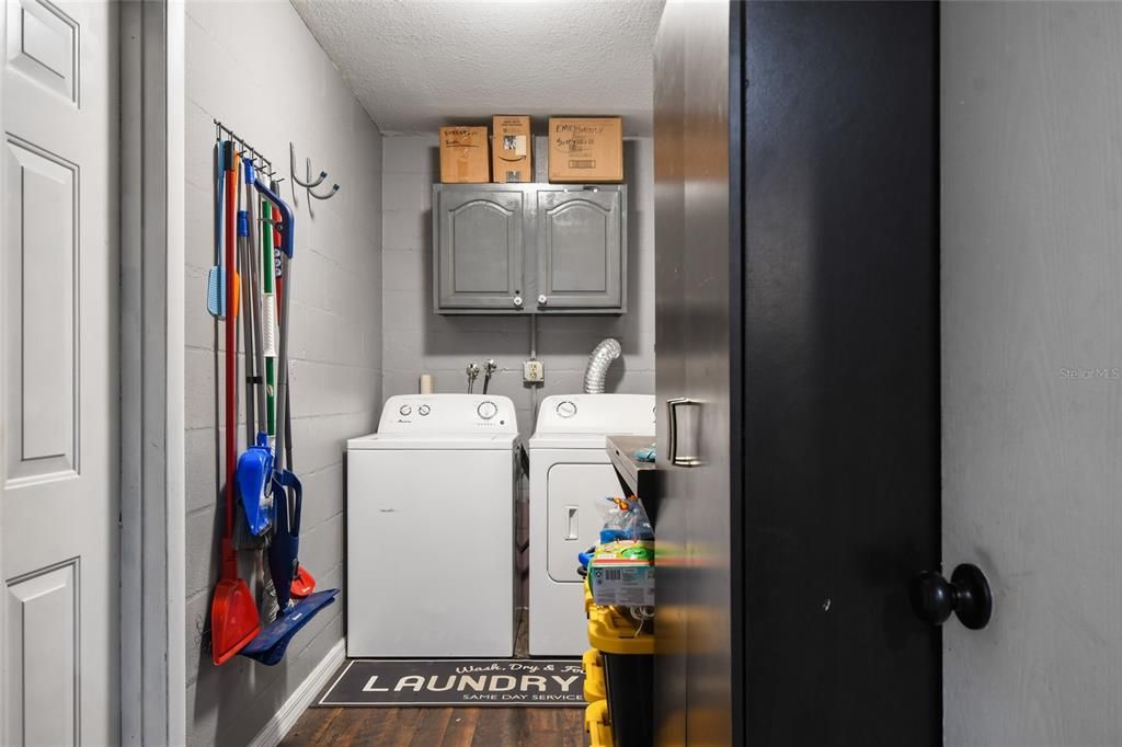 Active With Contract: $245,000 (2 beds, 1 baths, 1000 Square Feet)