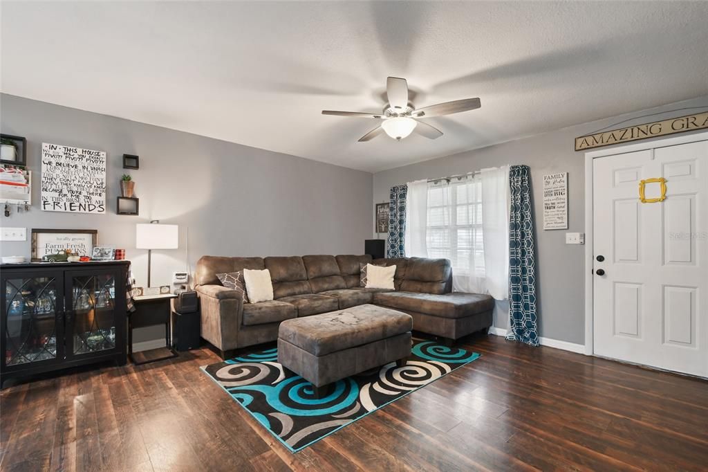 Active With Contract: $245,000 (2 beds, 1 baths, 1000 Square Feet)