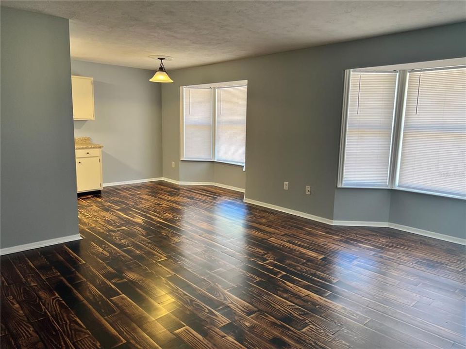 For Rent: $1,500 (2 beds, 1 baths, 819 Square Feet)