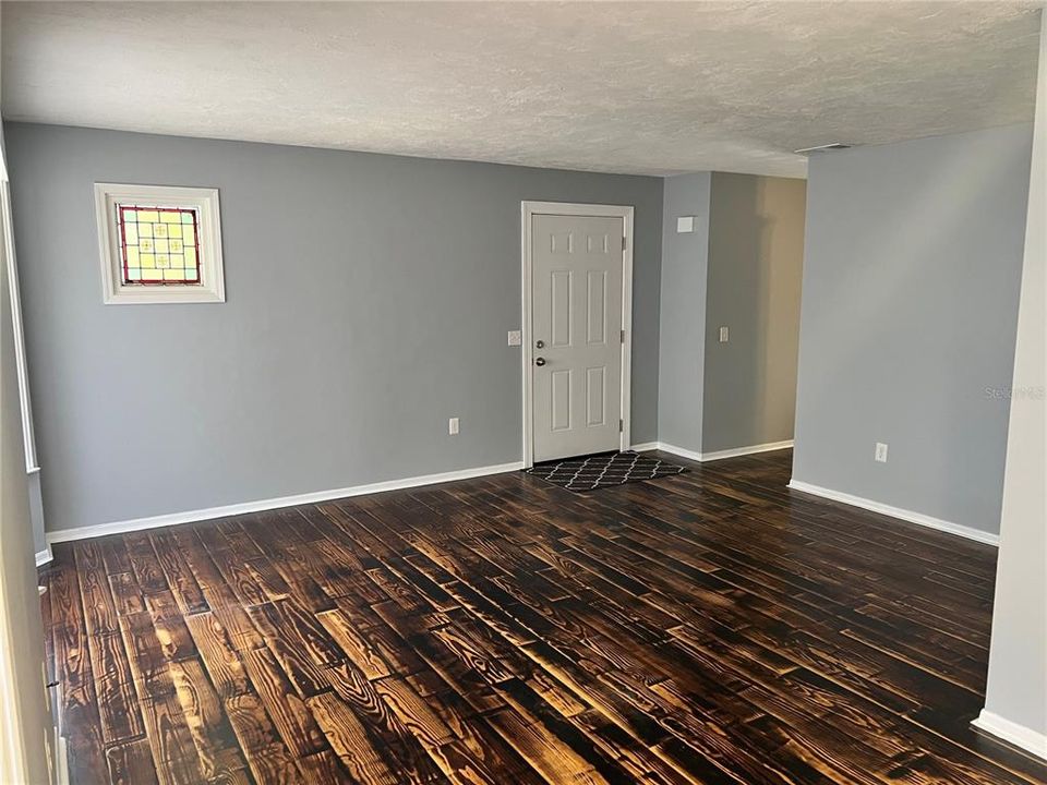 For Rent: $1,500 (2 beds, 1 baths, 819 Square Feet)