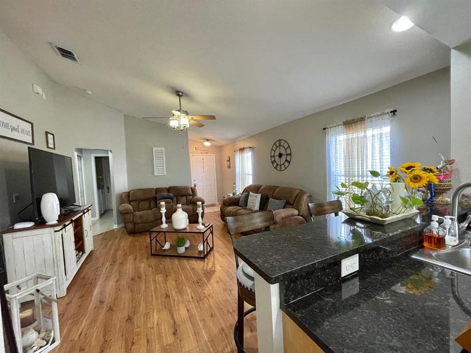 For Sale: $312,990 (3 beds, 2 baths, 1275 Square Feet)