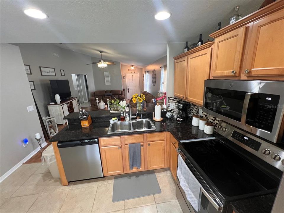 For Sale: $312,990 (3 beds, 2 baths, 1275 Square Feet)