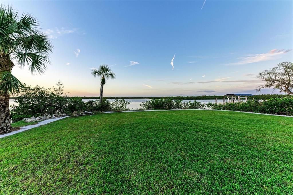 For Sale: $2,000,000 (3 beds, 3 baths, 2369 Square Feet)