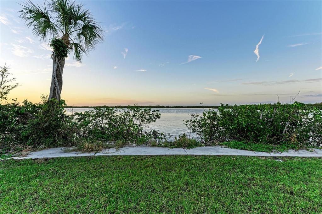 For Sale: $2,000,000 (3 beds, 3 baths, 2369 Square Feet)