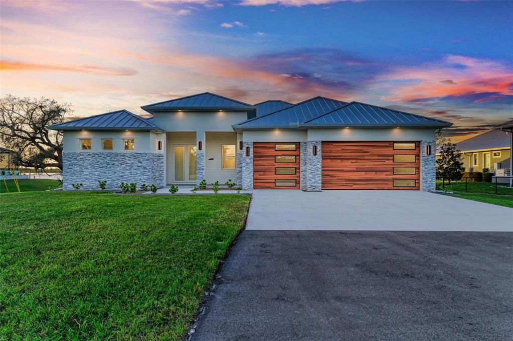 For Sale: $2,000,000 (3 beds, 3 baths, 2369 Square Feet)