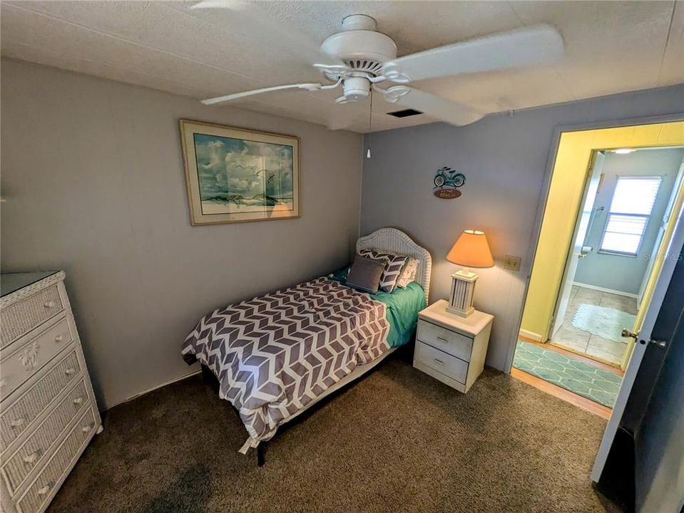 For Sale: $159,000 (2 beds, 2 baths, 912 Square Feet)