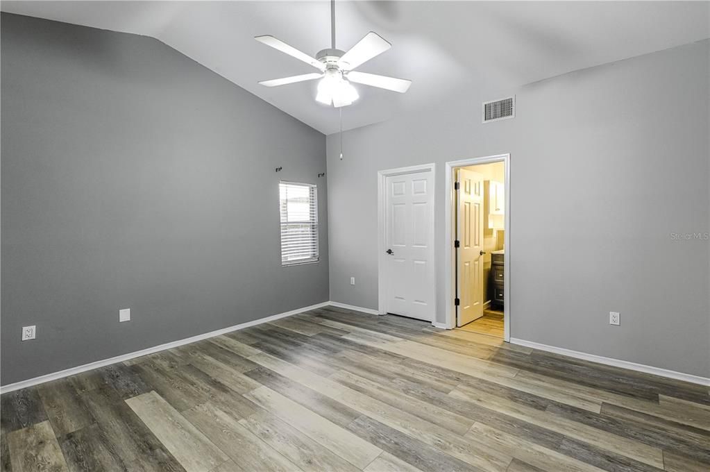 For Sale: $349,900 (3 beds, 2 baths, 1252 Square Feet)