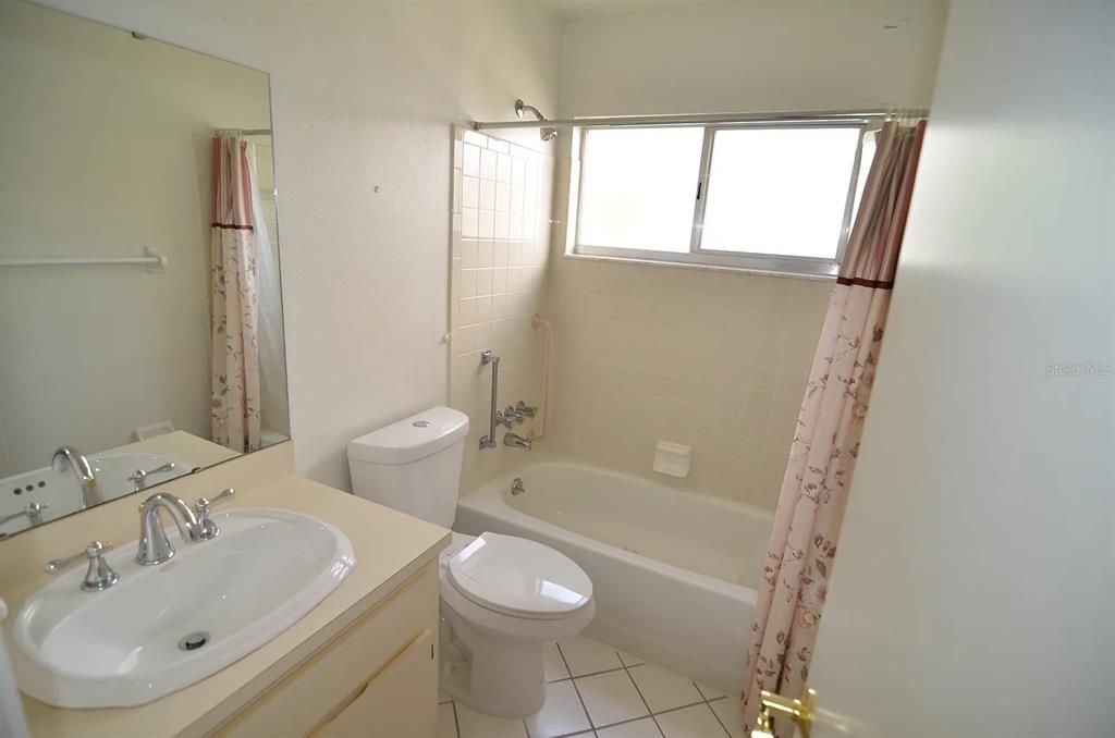 For Sale: $214,000 (2 beds, 2 baths, 1148 Square Feet)