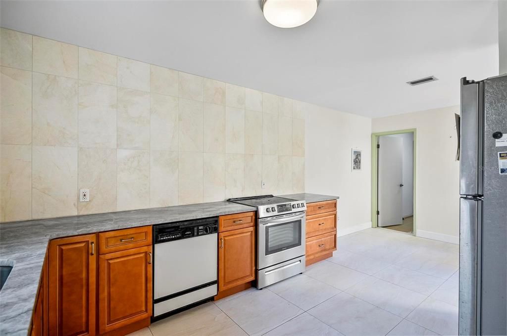 For Sale: $309,000 (3 beds, 2 baths, 1665 Square Feet)