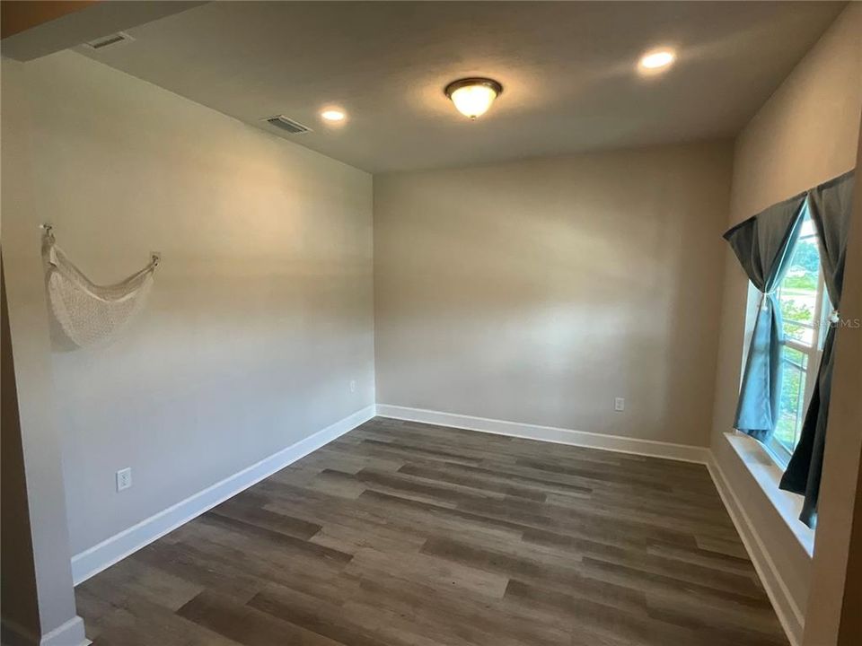 For Rent: $2,500 (3 beds, 2 baths, 1728 Square Feet)