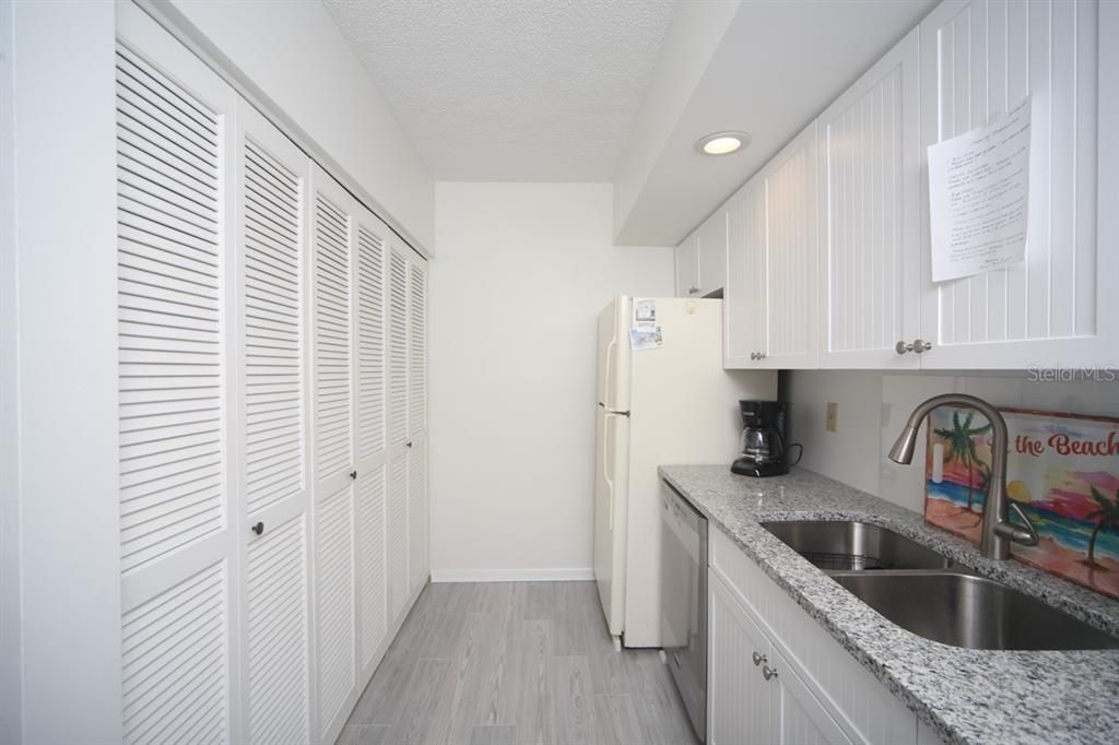 For Rent: $3,250 (2 beds, 2 baths, 1068 Square Feet)